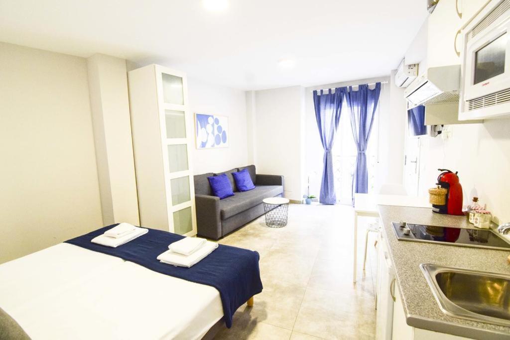 Apartamentos Centro Salecianos Malaga Exterior photo